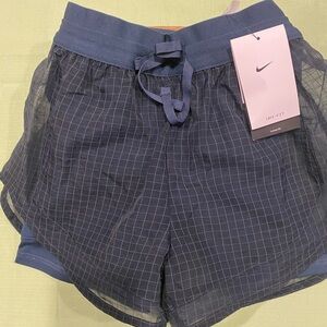 NIKE Women’s Navy Shorts XS w biker pants underneath w pockets